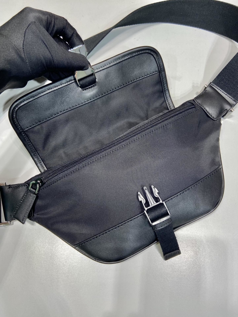 Pra*a waist chest packs